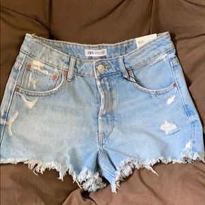 ZARA mid rise frayed denim shorts